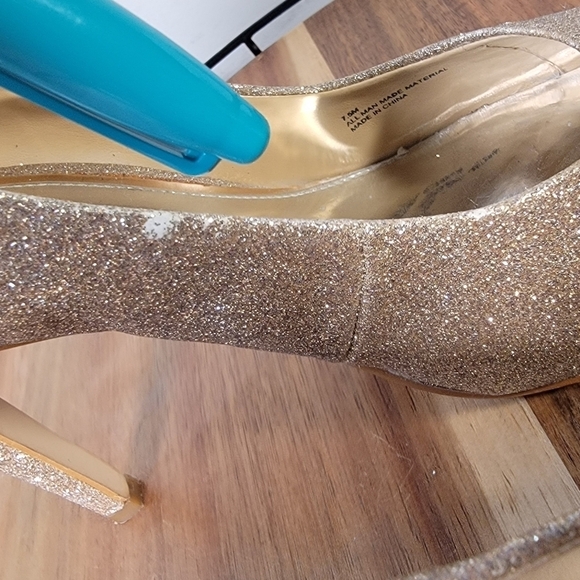 Gianni Bini Platinum Collection Sparkly Gold Stiletto Heels Size 7.5 - Picture 11 of 17